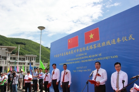 Thông xe tuyến hành khách đường bộ quốc tế TP Lai Châu (Việt Nam) và huyện Kim...