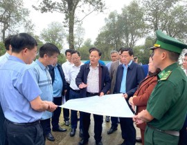Đoàn công tác tỉnh uỷ khảo sát địa điểm xây Trường phổ thông liên cấp Dào San.